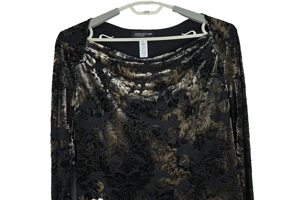 Blusa feminina JONES NEW YORK de veludo stretch gola alta floral preta dourada tamanho GG - Imagem 3 de 4
