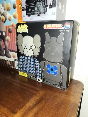 Set Kaws Bus Stop 2 Kubrick 100% Medicom Toy - Figurines Collection