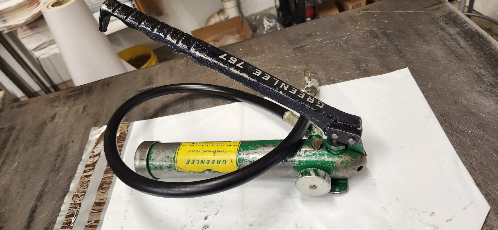 Greenlee 767 Hand Pump for Hydraulic Knockout PunchTools. NEEDS OIL