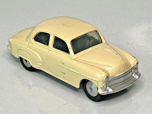 Corgi Toys No. 203 Vauxhall Velox Saloon - Picture 4 of 8