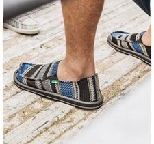 Sanuk Yew knit Sidewalk Surfer casual loafers size 9Pre owned good condition