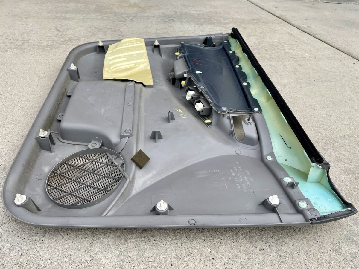 れとるページ 2003-2008 Toyota Corolla Front Right Side Door Panel Complete OEM