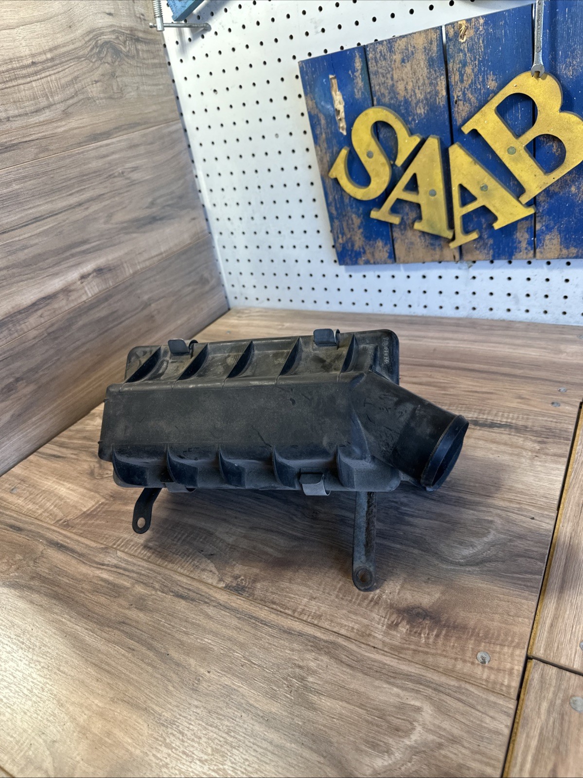 Air Filter Box 3.0 V6 Chrysler Maserati TC 89 90 91