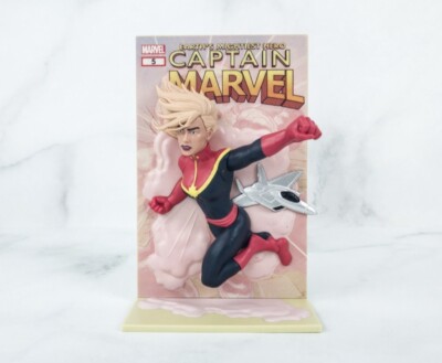 Loot Crate Exclusive - Captain Marvel 3D Comic Standee - March 2019 Cosmic - NIB