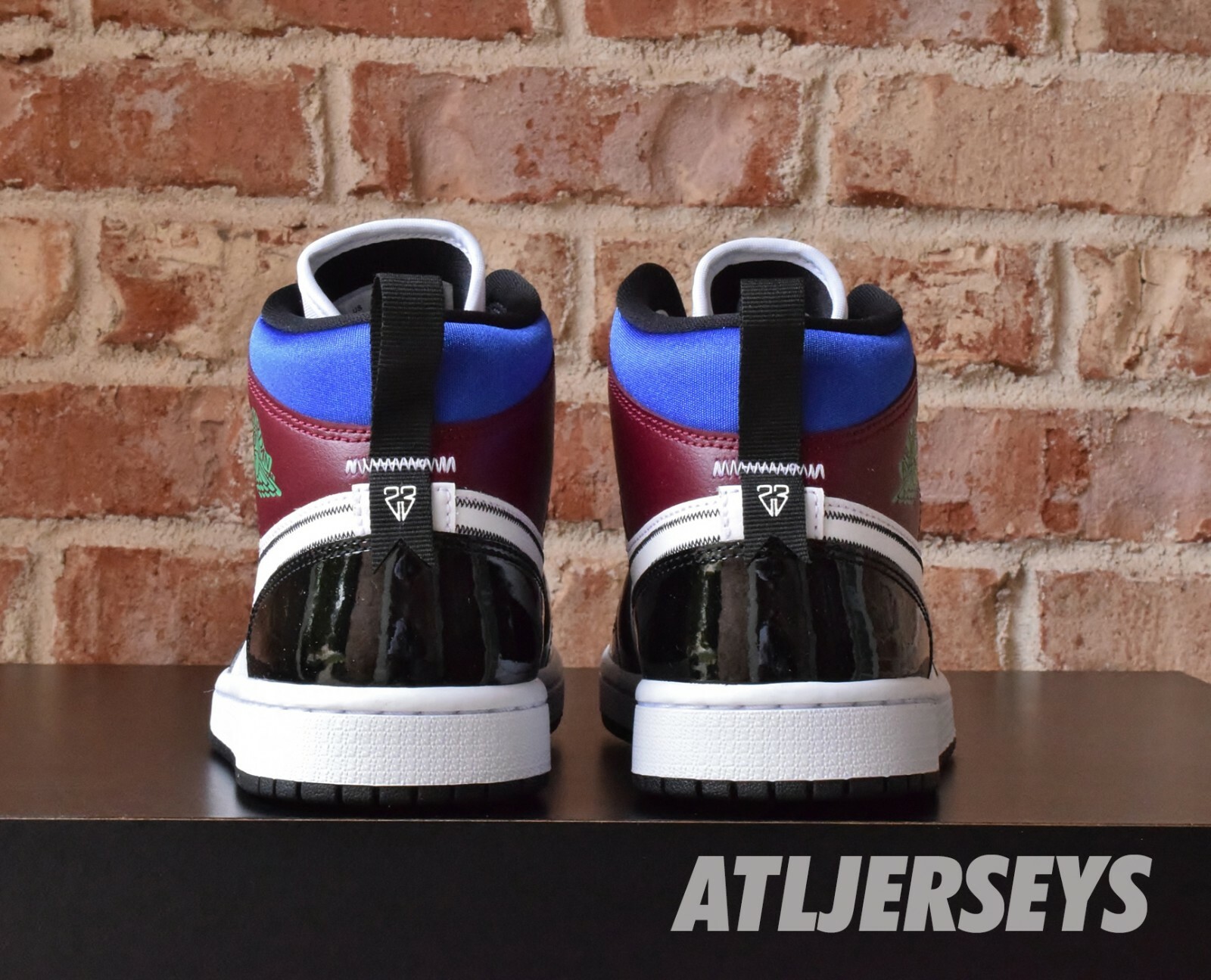 Nike Air Jordan WMNS AIR JORDAN 1 MID SE купить в Америке, лот 293799446291