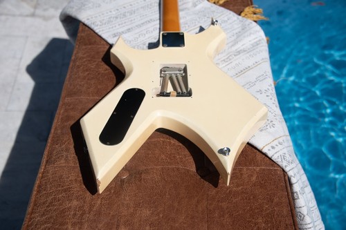 1985 B.C. Rich Warlock Aged White - Made in Japan - Pro Set Up w Perfect Frets - Picture 15 of 19