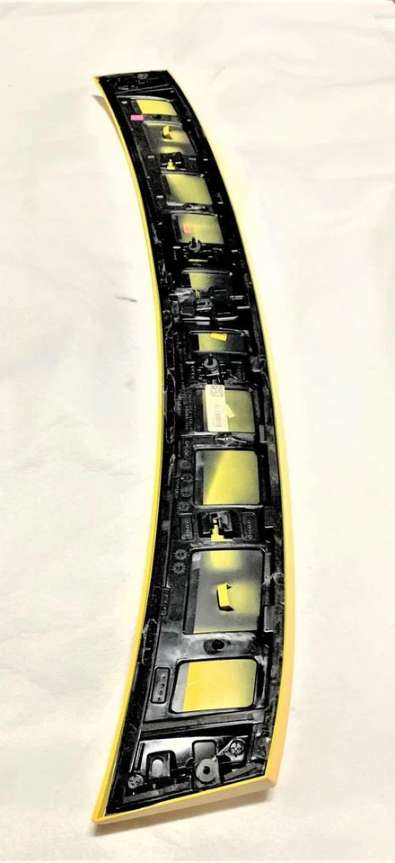 5NN77RY4AE 全新后锅炉中心 仅适用于 2015 - 2021 道奇充电器 黄色 — 第 4/4 张图片