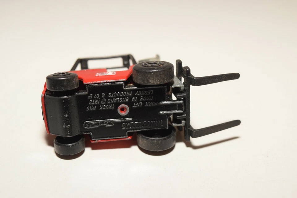 A31 1:60 MATCHBOX LESNEY 15 FORK LIFT TRUCK RED EXCELLENT CONDITION 10 - Image 4 of 4