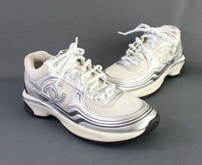 Sneakers Chanel Autentiche Bianco Argento Tessuto Laminato Pelle di Vitello Elasticizzate CC 38 8