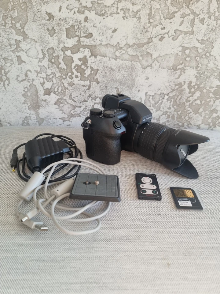 Olympus Camedia E-10 Digitalkamera + 35–140mm Objektiv + Zubehörpaket | SD-Karte - Bild 2 von 4