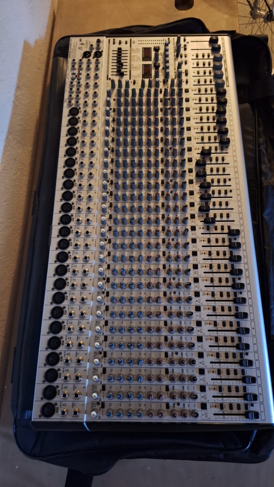 Mixer audio Behringer Eurodesk SL3242FX-Pro (incl. supporto, custodia, stagebox)