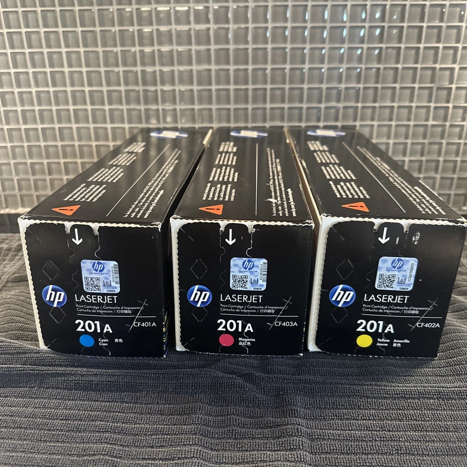 Lote de 3 cartuchos LaserJet originales HP OEM 201A (CF401A, 402A, 403A C,Y,M)  Foto 2 de 4