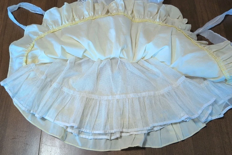 Vestido de desfile vintage amarillo y encaje para niños pequeños - 3-4t(?)- Edad de Oro  Foto 3 de 4