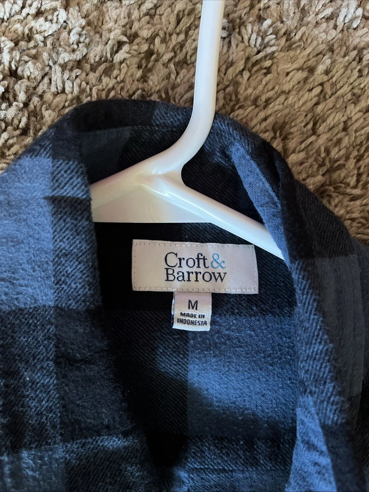Blue Buffalo Plaid Flannel Shirt Craft and Barrow Size Medium 100% Cotton Navy - Image 2 of 3