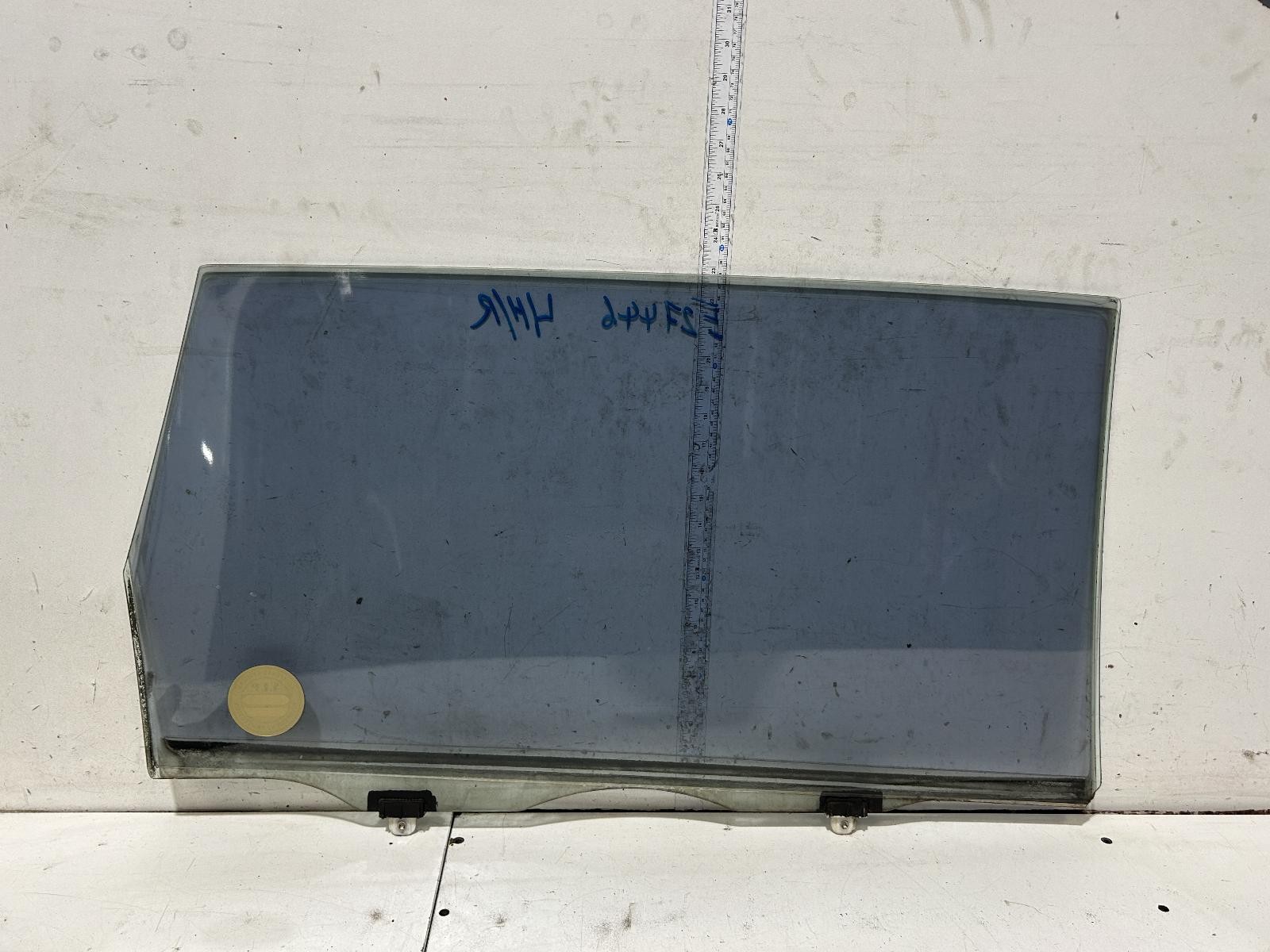 Toyota Avensis Left Rear Door Glass ACM20 12/2001-12/2010 - thumbnail 2