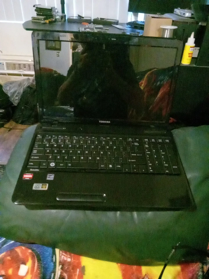 Portátil Toshiba Foto 2 de 4