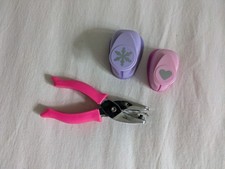 FISKARS Pink Hand Punch Soft Grip Handle 1/4" Heart Confetti w/ 2 Large Punches