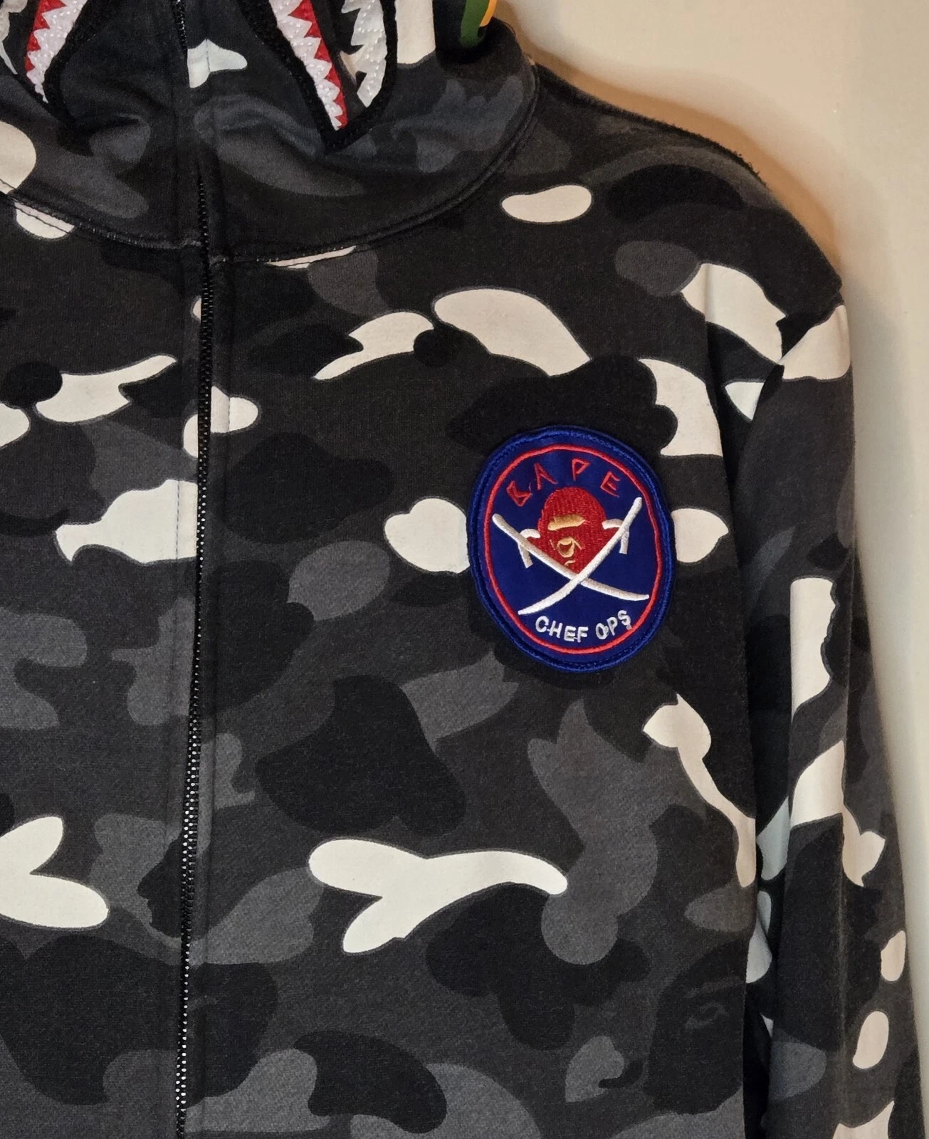 A BATHING APE (BAPE) Felpa con cappuccio e zip intera Glow in the Dark Camo Shark BAPE A Bathing Ape taglia XL