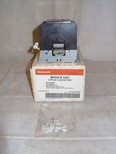 Honeywell R8220R1007 3-Pole Electrical Contactor - 60 Amp - New Old Stock