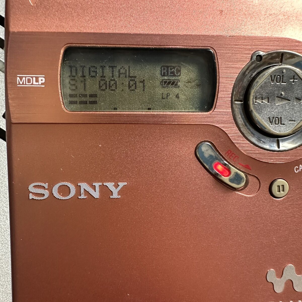 SONY MZ-N920 NET MD WALKMAN Pinkish orange Tested Working SONY MZ-N920 NET MD WALKMAN Pinkish orange Tested Working