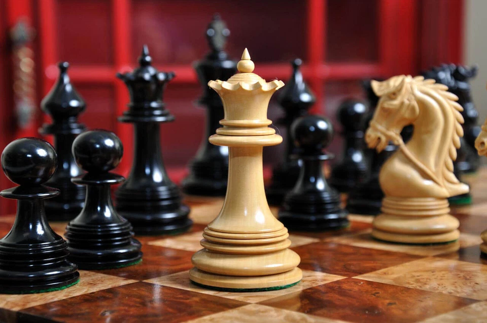 The Preston Luxury Chess Set - Pieces Only - 4.4" King - Genuine Ebony - Image 4 of 4