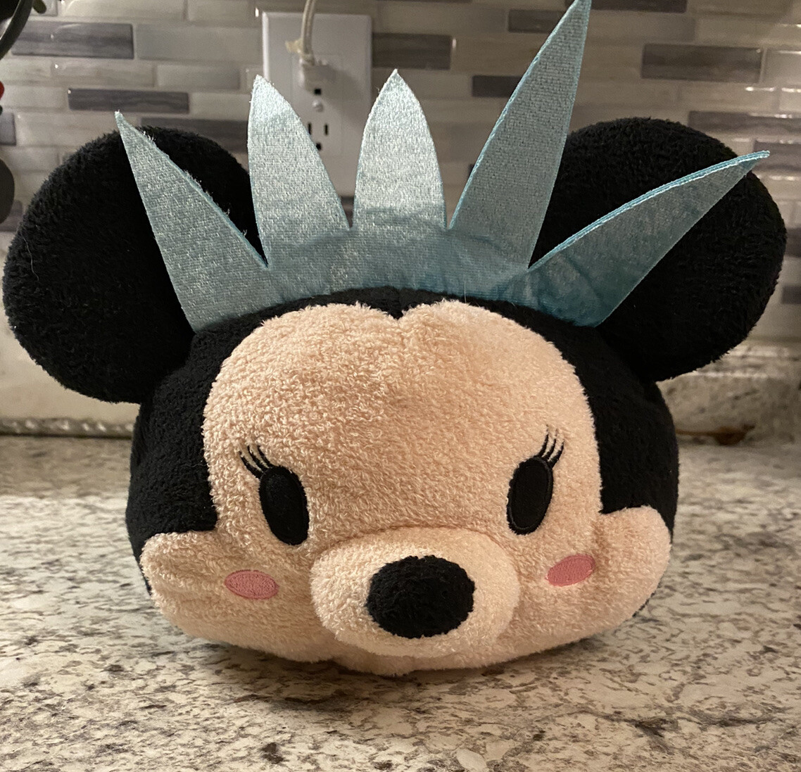 DISNEY STORE STATUE OF LIBERTY MINNIE MOUSE TSUM TSUM MEDIUM