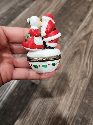 Mr. & Mrs. Clause Kissing Trinket Pill Box