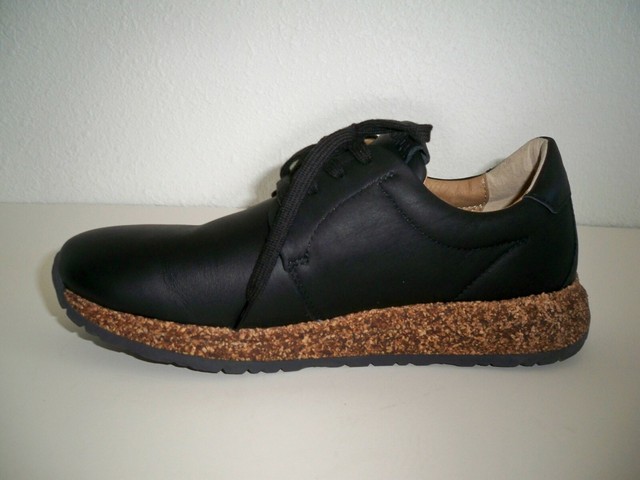 classic mini fluff collar uggs