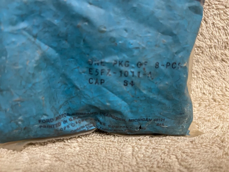 NUEVO DE LOTE FORD E5FZ-1011-A 1985-1989 ESCORT MERCURY LYNX TAPONES DE PERNOS DE RUEDA 8 PIEZAS Foto 2 de 4
