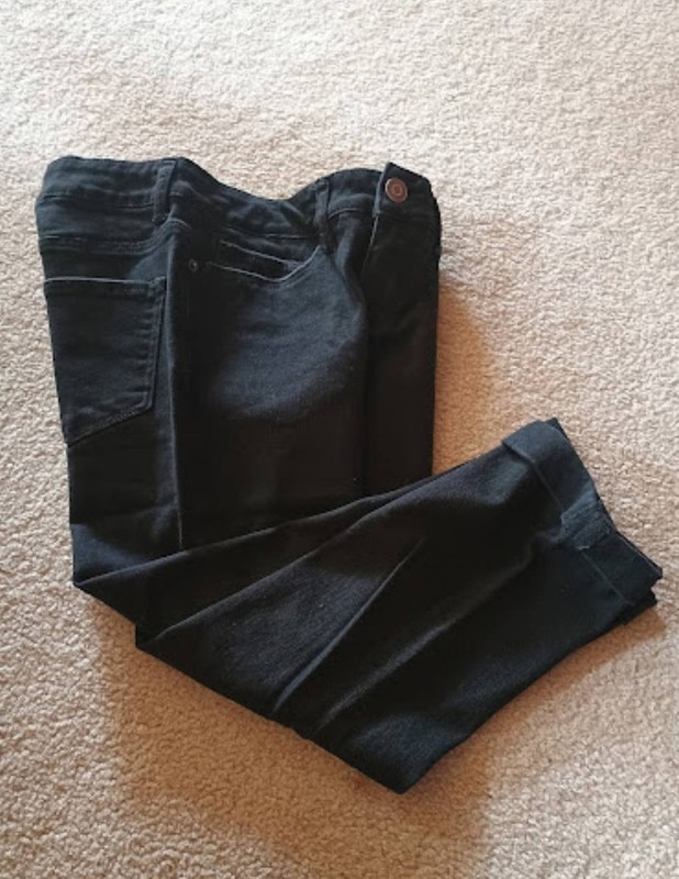 Time and Tru Womens Sz 4 Jeggings Capri Fitted Stretch Jeans Black Cuffs Pockets