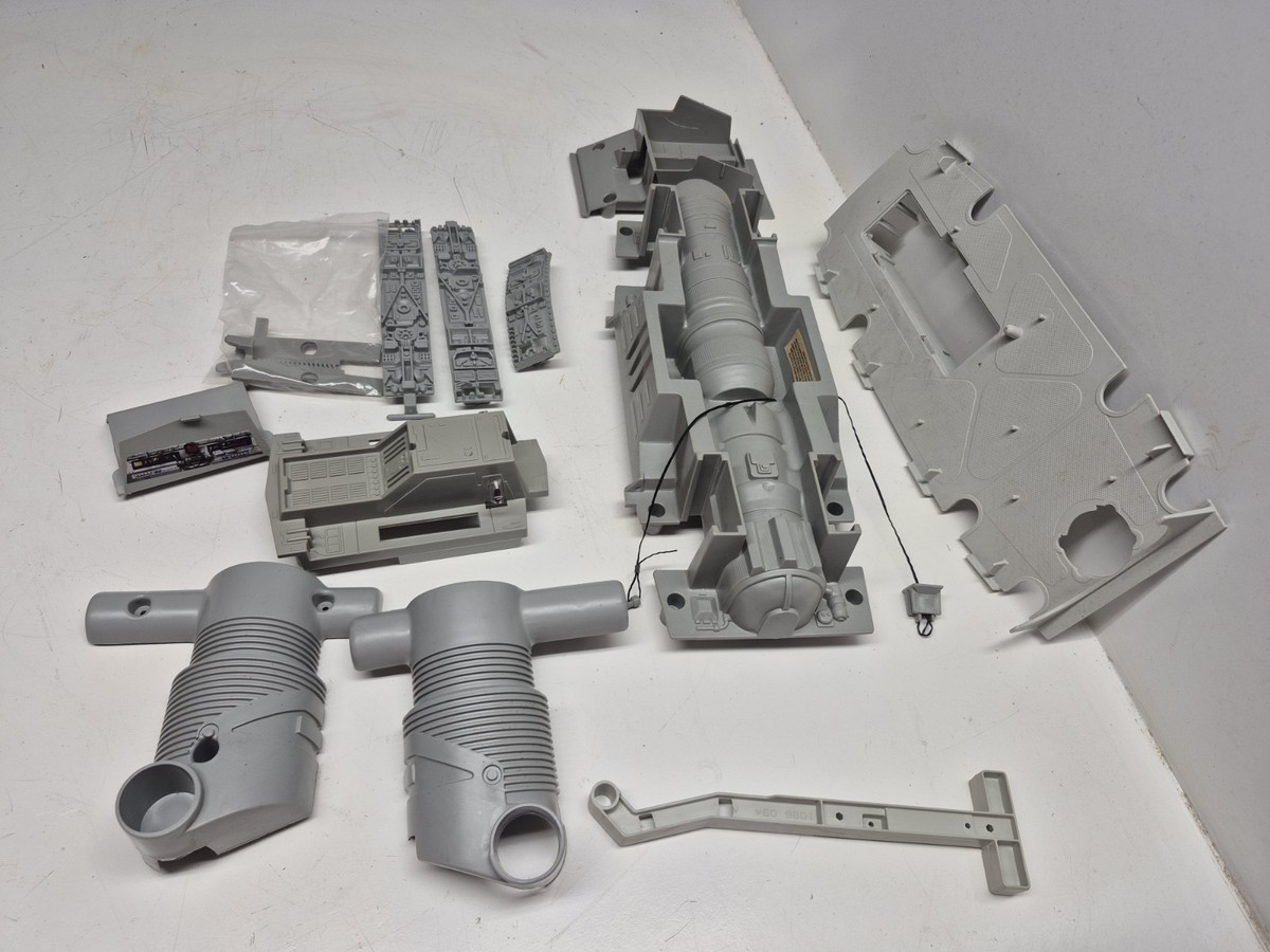 Vintage 1997 Kenner Star Wars Imperial AT-AT Walker Parts Lot