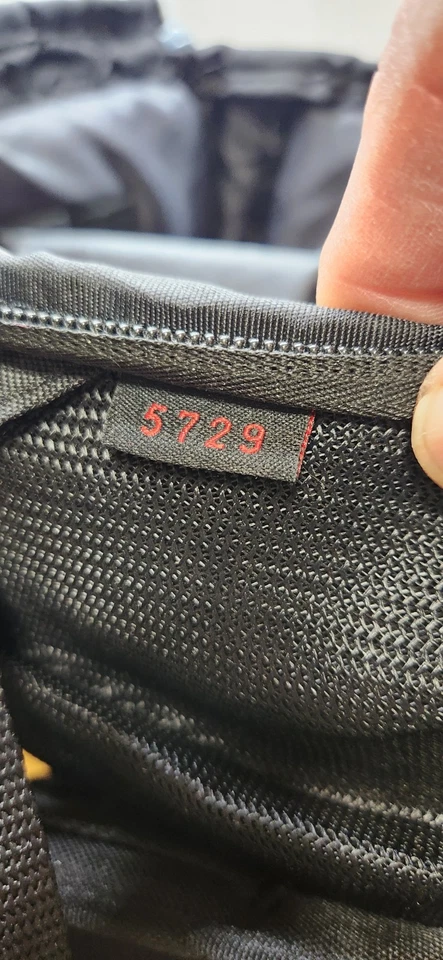 Tamrac Adventure Camera Backpack Model 5729 Black/Gray Excellent Cond - Image 4 of 4