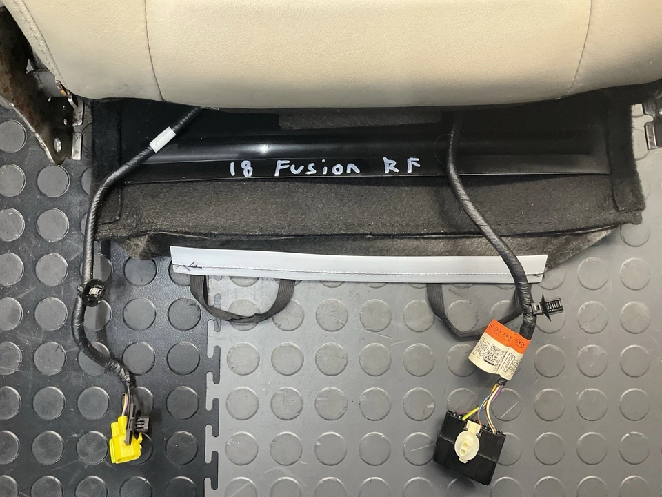 Ford Fusion 2013-2018 lado del pasajero delantero derecho asiento superior montaje de conmoción OEM Foto 3 de 3