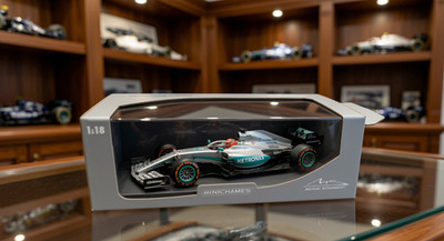 Minichamps 1:18 Mercedes AMG Petronas W03 Michael Schumacher 2012 F1 Diecast