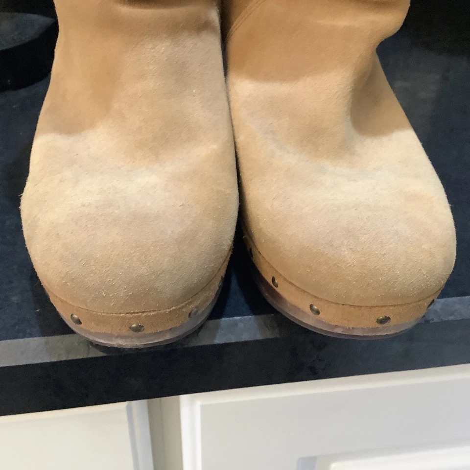 Botas zueco al tobillo UGG Lynnea de piel de oveja forro plegable talla 9 Foto 3 de 4