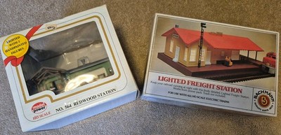 Model Train Station Set Of 2 Brand New