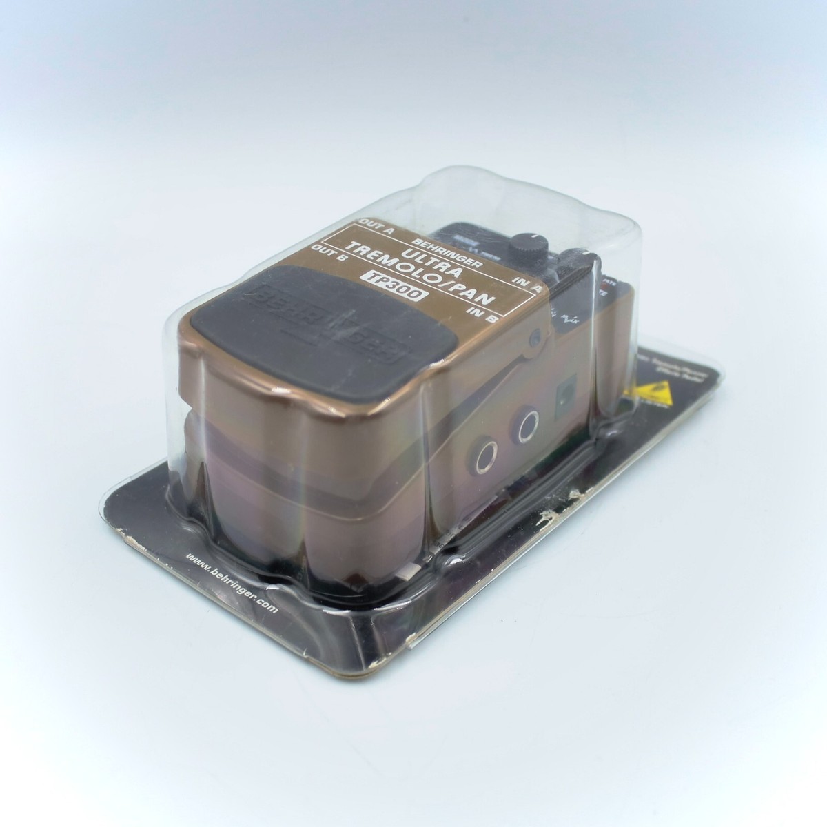 BEHRINGER(ベリンガー) TP300 ULTRA TREMOLO/PAN Behringer | Product | TP300