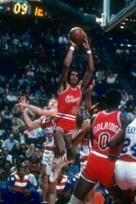 Larry Kenon of the Chicago Bulls 1981 Basketball Photo 2