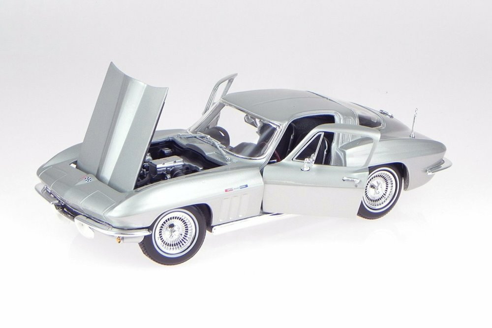 1965 Chevy Corvette, Silver - Maisto 31640SV - 1/18 scale Diecast