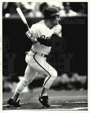 1989 Press Photo Kansas City Royals player Jim Eisenreich at bat - afx01330