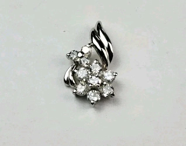 Colgante flor platino PT850 diamante natural 0,50 quilates Foto 3 de 4