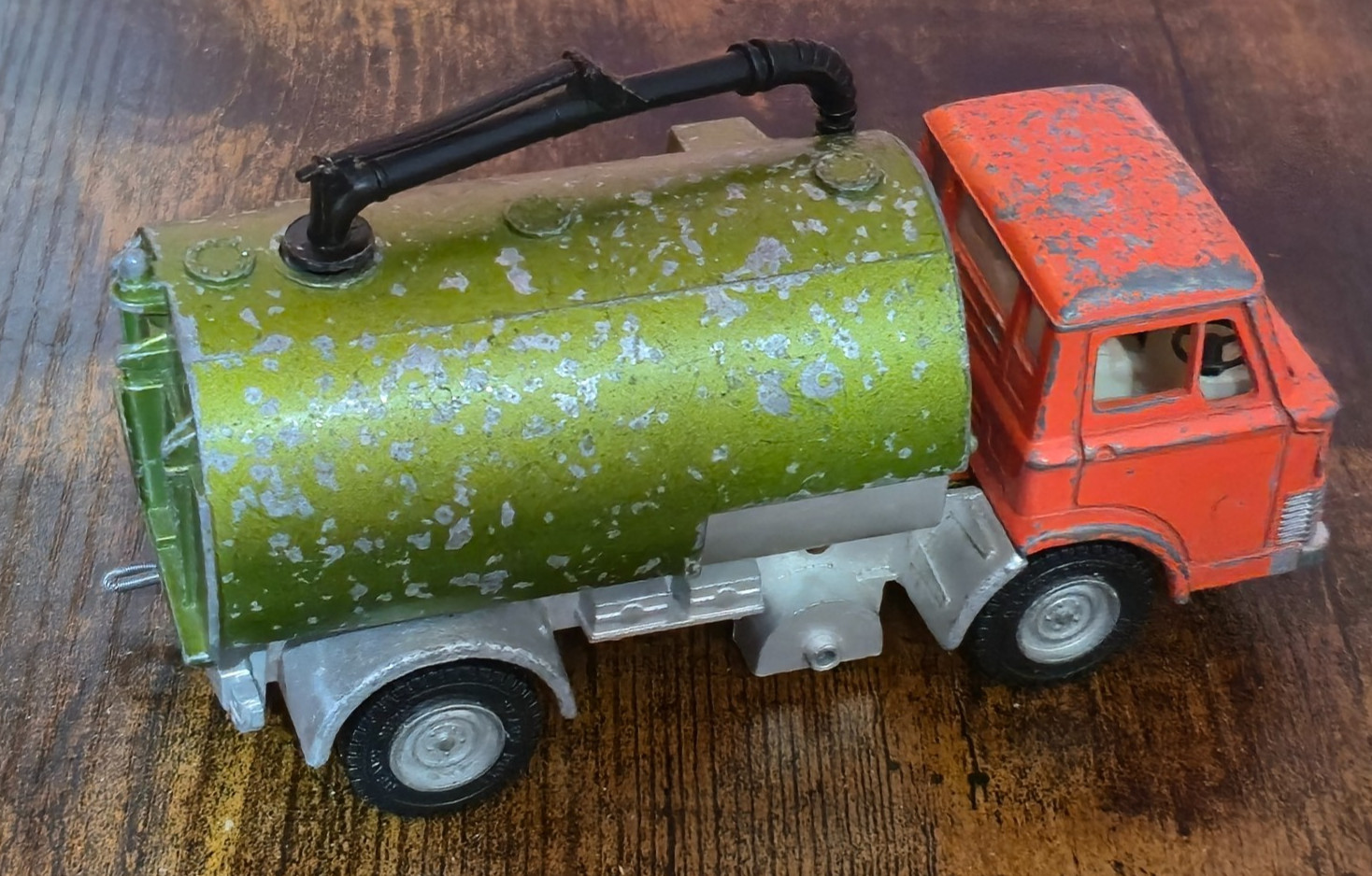 Dinky 451, Johnston Road Sweeper - Free Price Guide & Review