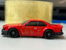 Prototipo de prueba de fábrica Hot Wheels 2025 color rojo-BMW 635 CSI-neumáticos de goma-B9