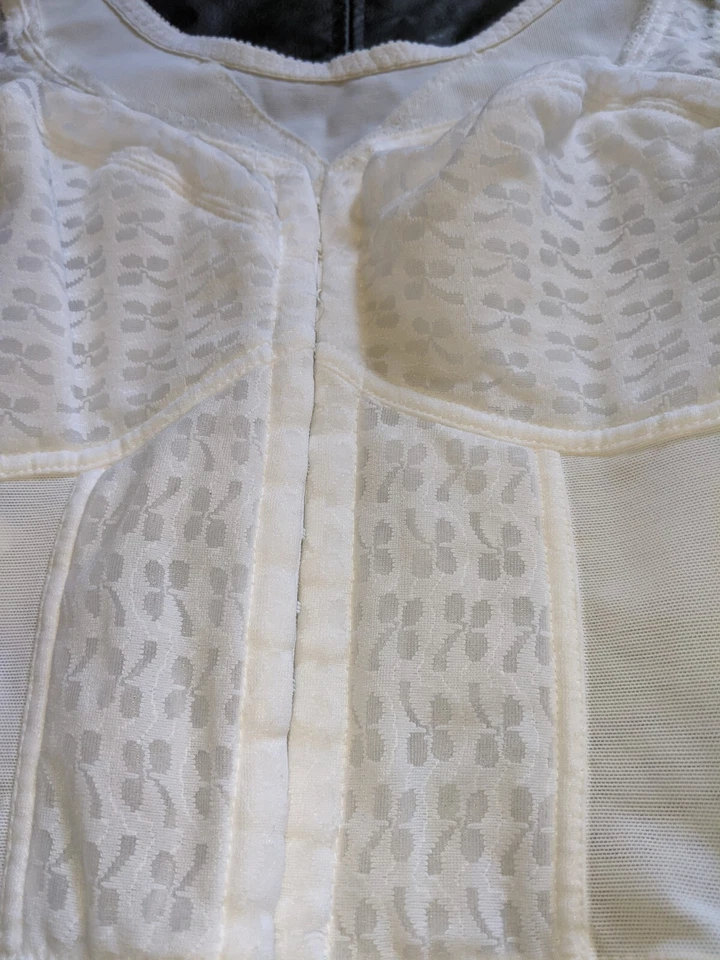 Corsé Vintage Bestform 36 C Cierre Frontal Gancho y Ojo Marfil Foto 4 de 4