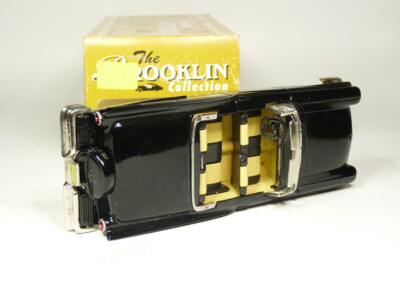 Franklin Mint - Luxurious 1957 Ford Fairlane 500 Skyliner Model - Collector's Un