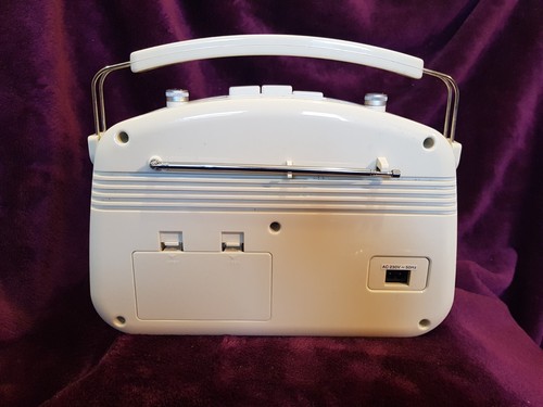Vintage Style Steepletone BRIGHTON Radio FM / MW / LW - Picture 3 of 16