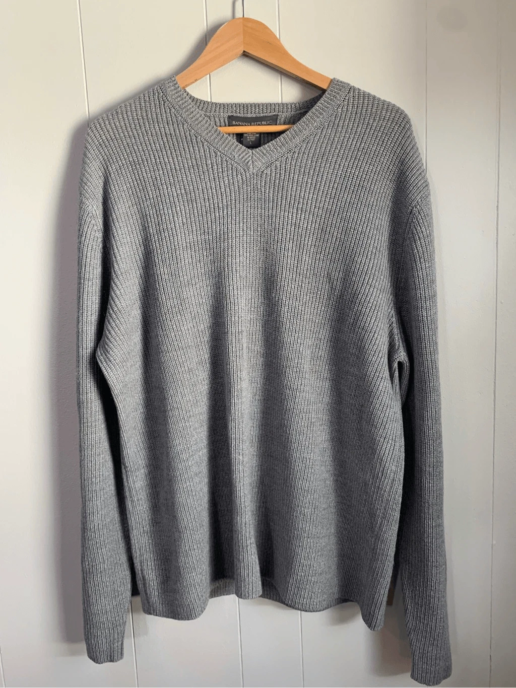 Banana Republic Men's V-Neck 100% Wool Pullover Sweater Large