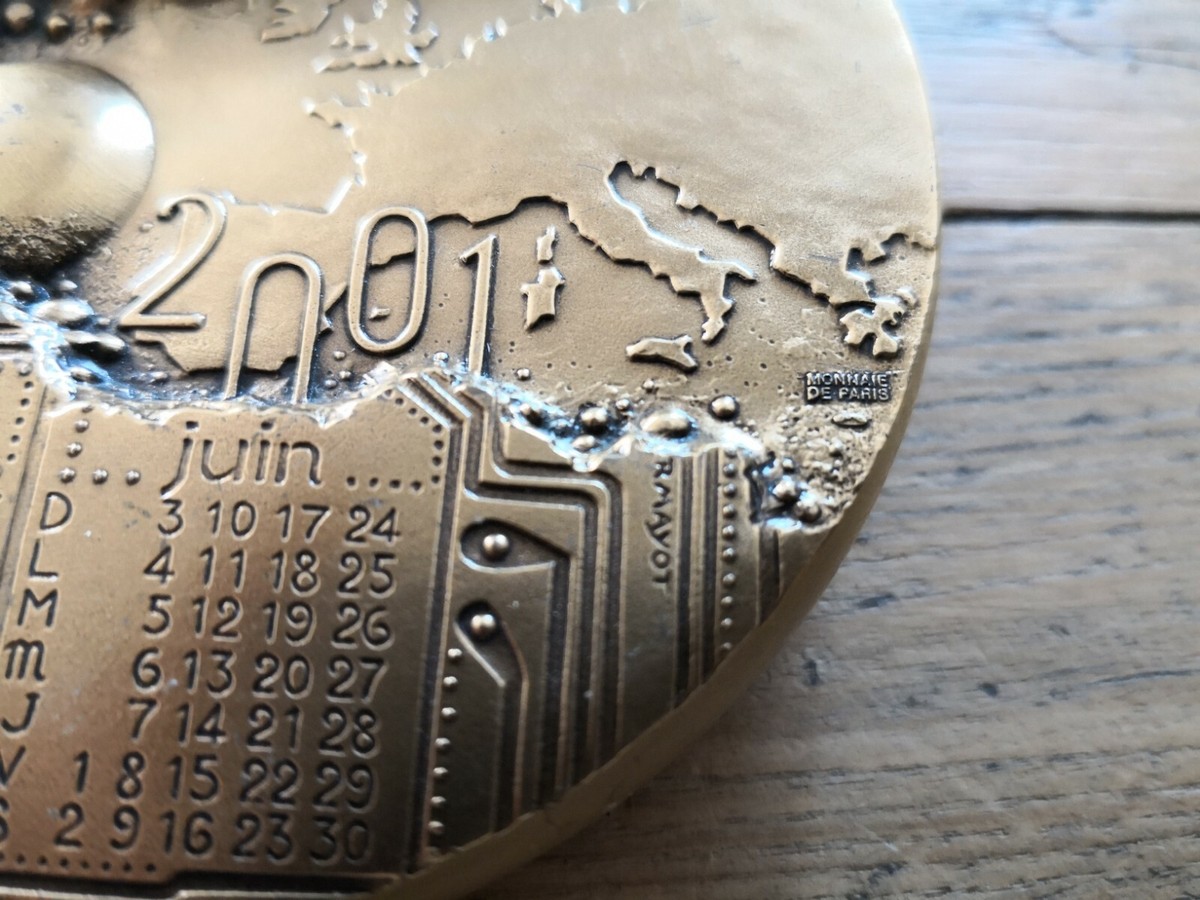 Médaille En Bronze – Calendrier De L’an 2001 – Monnaie De Paris