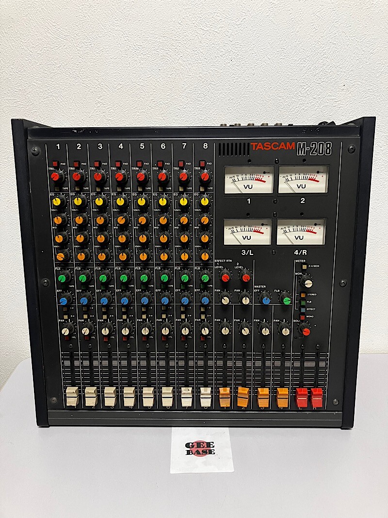 TASCAM M-08 アナログミキサー