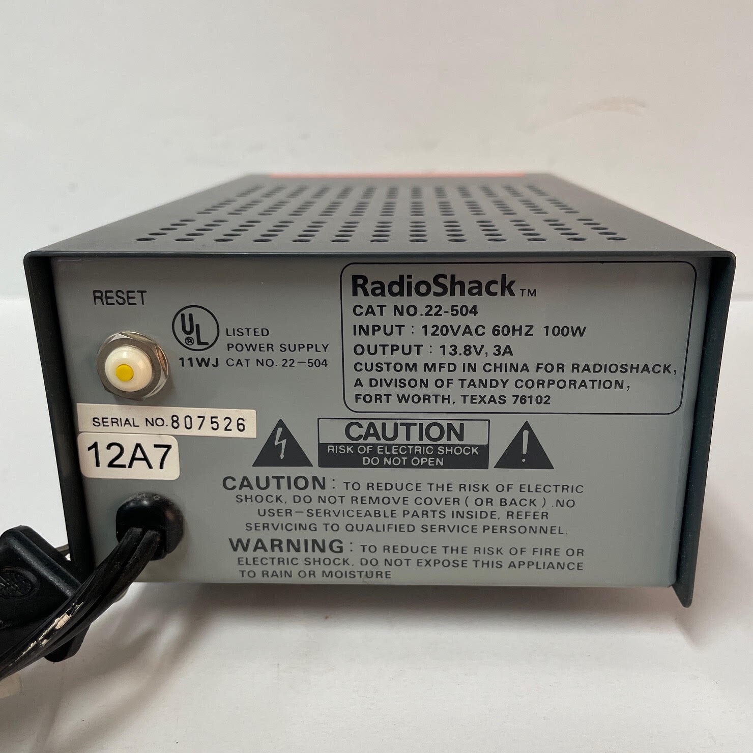 Radio Shack Regulated Power Supply 22504 13.8 Volt 3 Amp DC Output